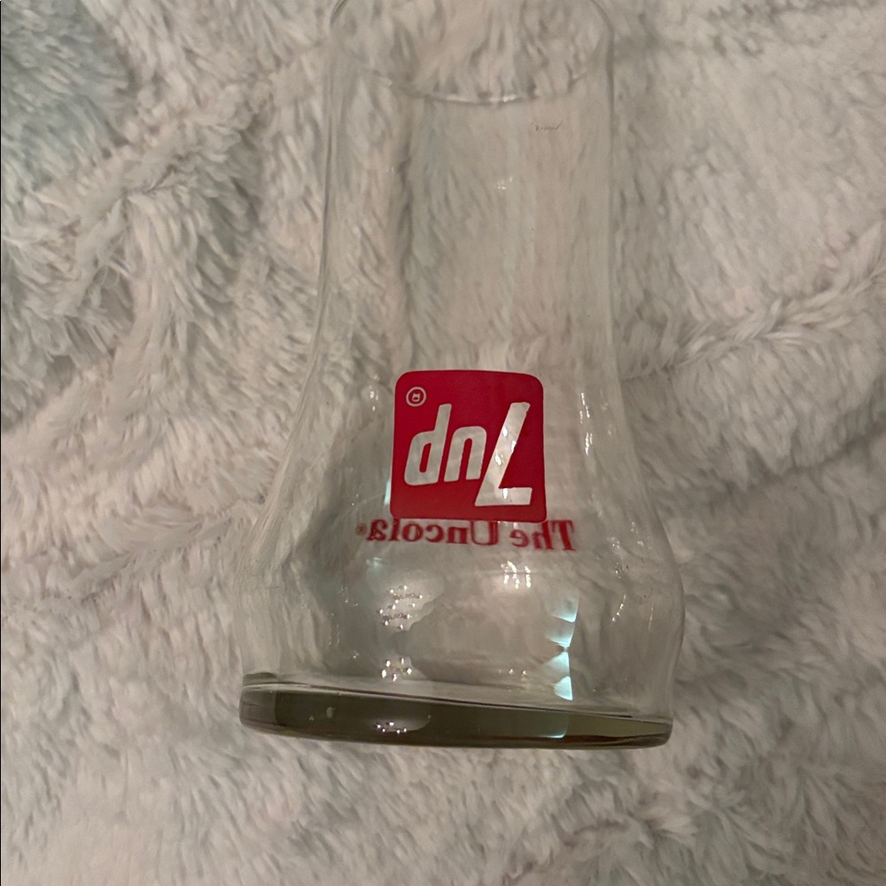 Vintage seven up the uncola glass